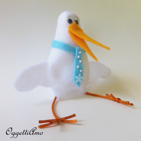 Cicogna in cravatta finemente decorata con perline bianche e paillette a fiore bianca iridescente...